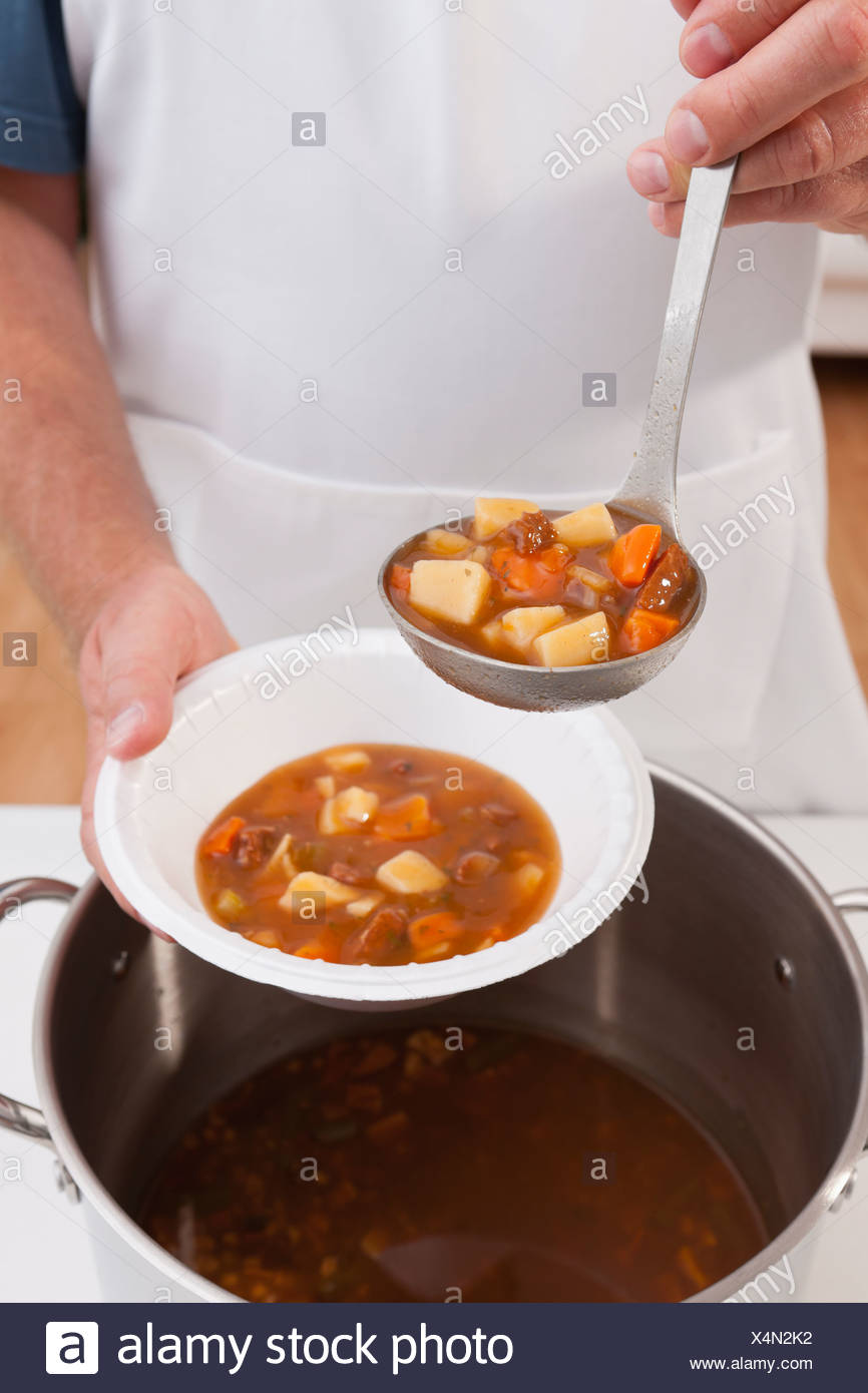 Volunteer Soup Kitchen High Resolution Stock Photography And Images Alamy