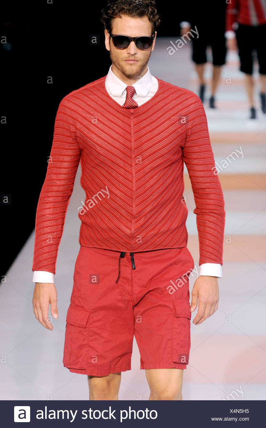 shirts to wear with red shorts