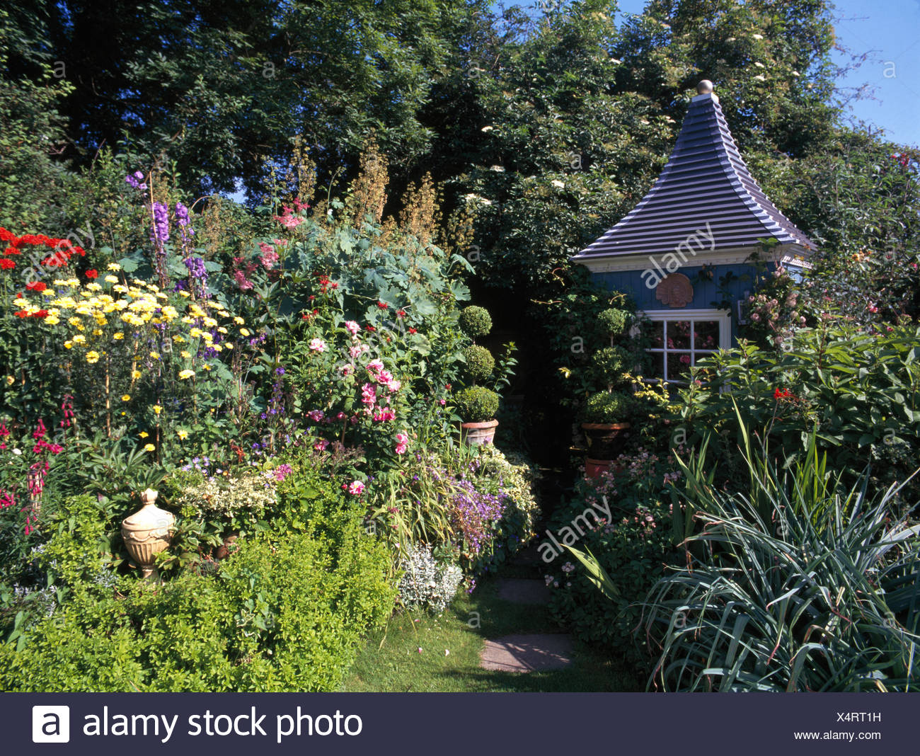 Perennials Border High Resolution Stock Photography and Images - Alamy