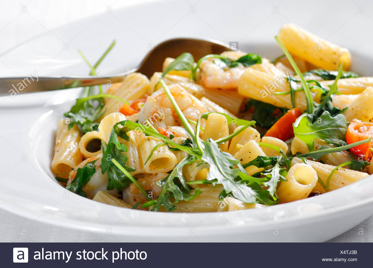 Rigatoni Pasta Scampi Nudeln Garnelen Rucola High Resolution Stock Photography And Images Alamy