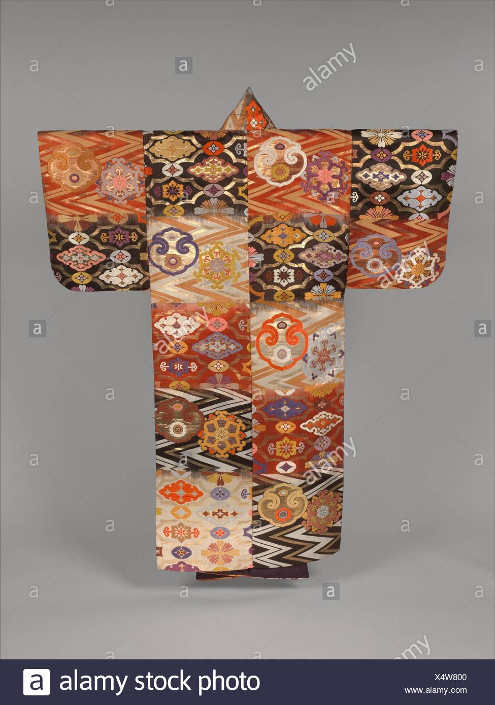 A Es E Ae Ae Ae Ae µae Azsae Noh Robe Atsuita With Cloud Shaped Gongs And Chinese Flowers Period Edo Period 1615 1868 Date First Half Of Stock Photo Alamy