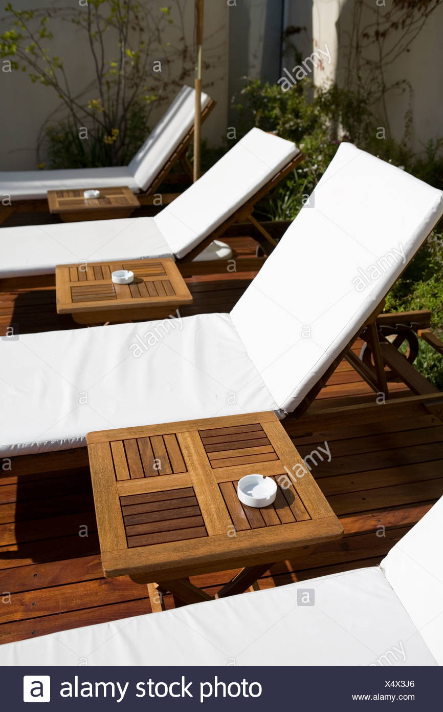 lawn chairs with side table