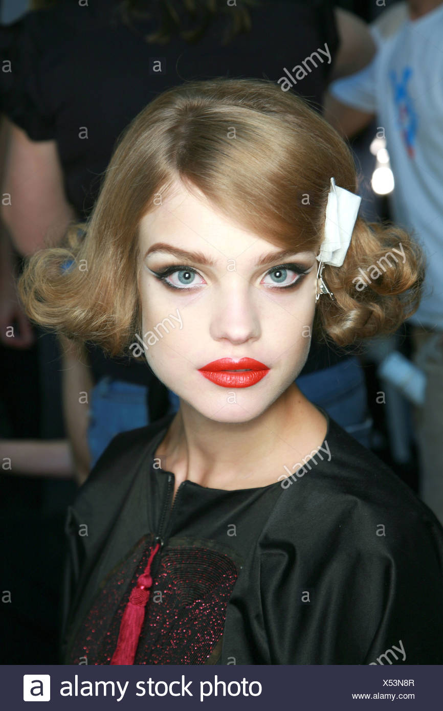 Model Dark Blonde Hair In Bob Curled Up Ends And Clip Tissue