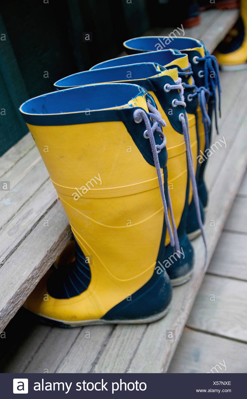 yellow rain boots canada