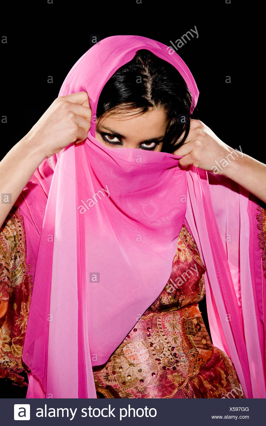 Traditional Arabian Dress High Resolution Stock Photography And Images traditional-arabian-dress-high-resolution-stock-photography-and-images