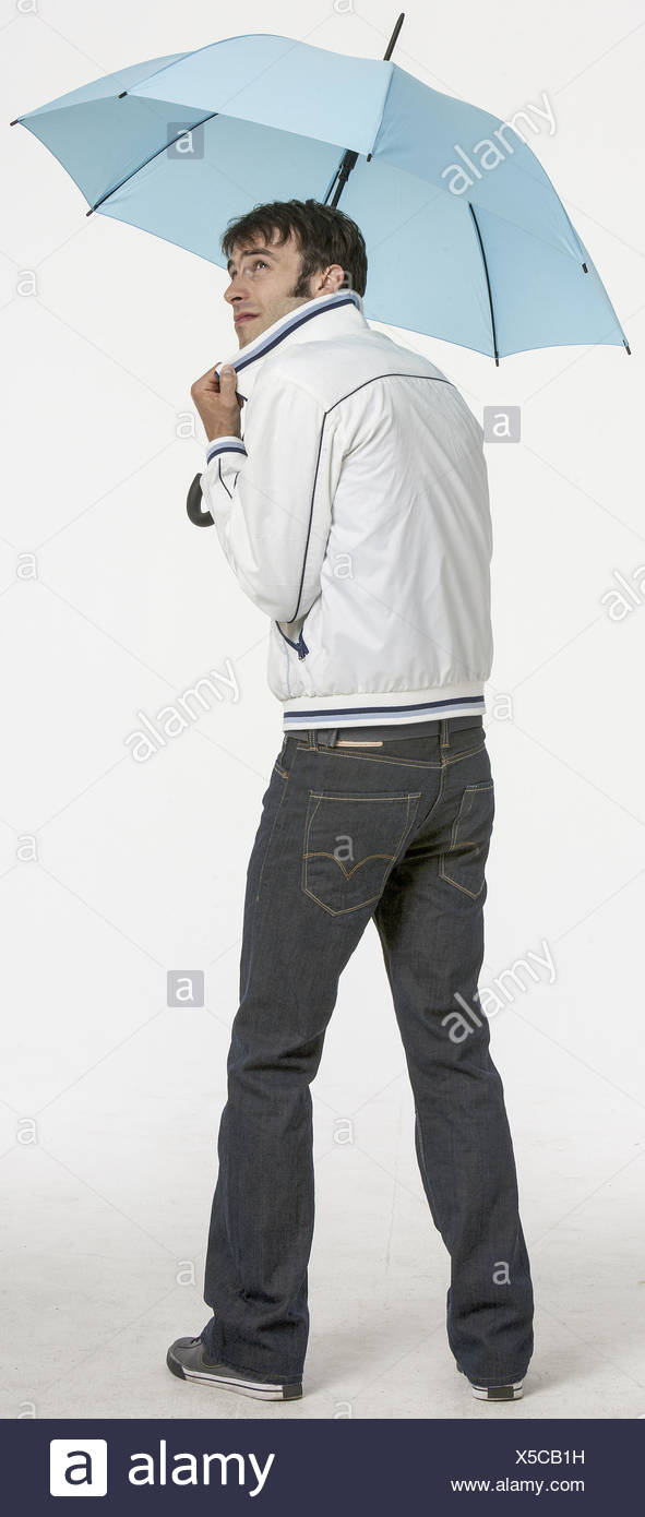 Mann Mit Regenschirm Von Hinten Model Released Stock Photo Alamy