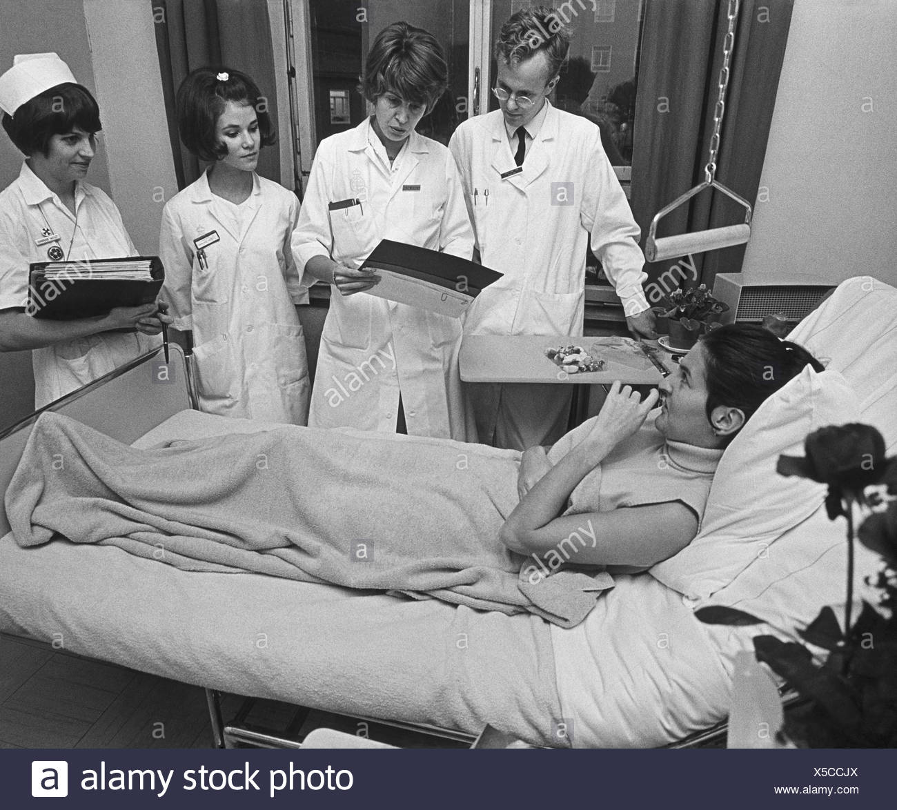 Female Doctor Patient Black and White Stock Photos & Images - Alamy