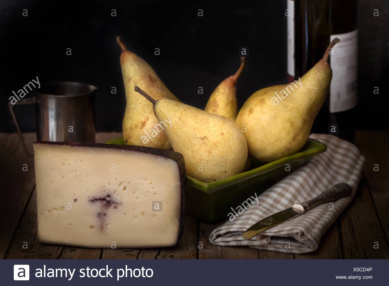 Low Key Still Life High Resolution Stock Photography And Images Alamy Low Key Still Life High Resolution Stock Photography And Images Alamy