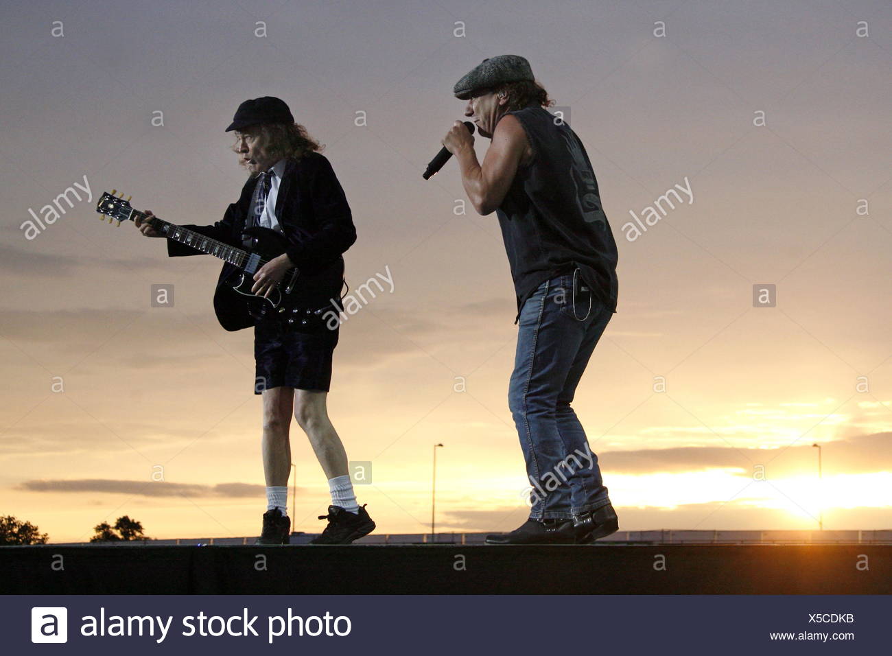 Angus Young Acdc High Resolution Stock Photography and Images - Alamy