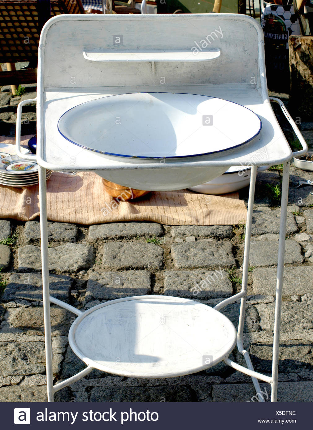 Antique Wash Basin Stock Photos & Antique Wash Basin Stock Images Alamy