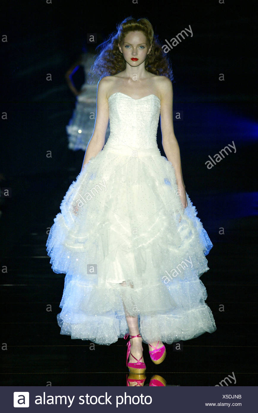Julien Macdonald London Ready To Wear Spring Summer Model Lily