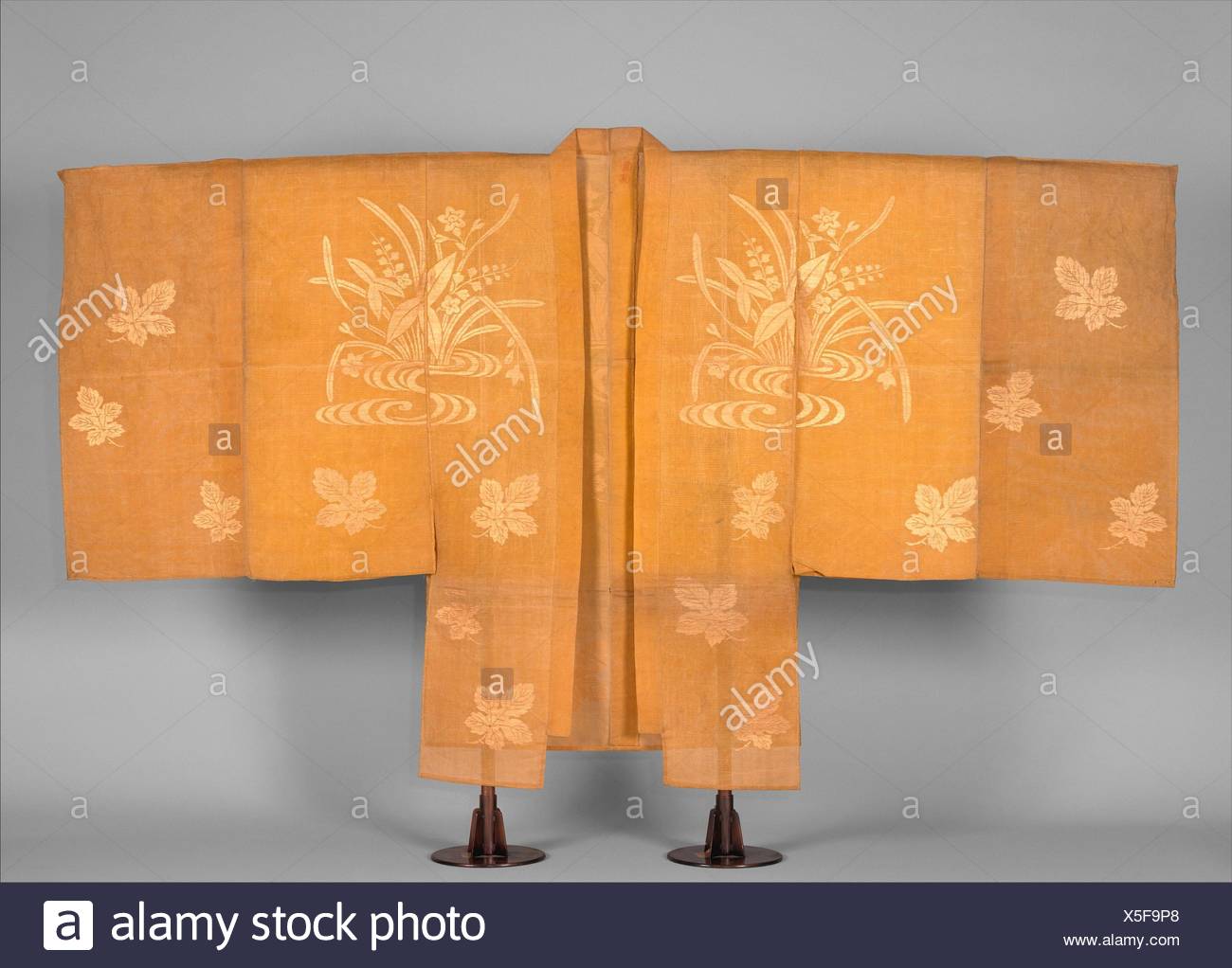 E Aœ Ae C Ae A Ae E Ae Ae E Cµ Noh Costume Choken With Water Plants And Mulberry Leaves Period Edo Period 1615 1868 Date 18th Century Stock Photo Alamy