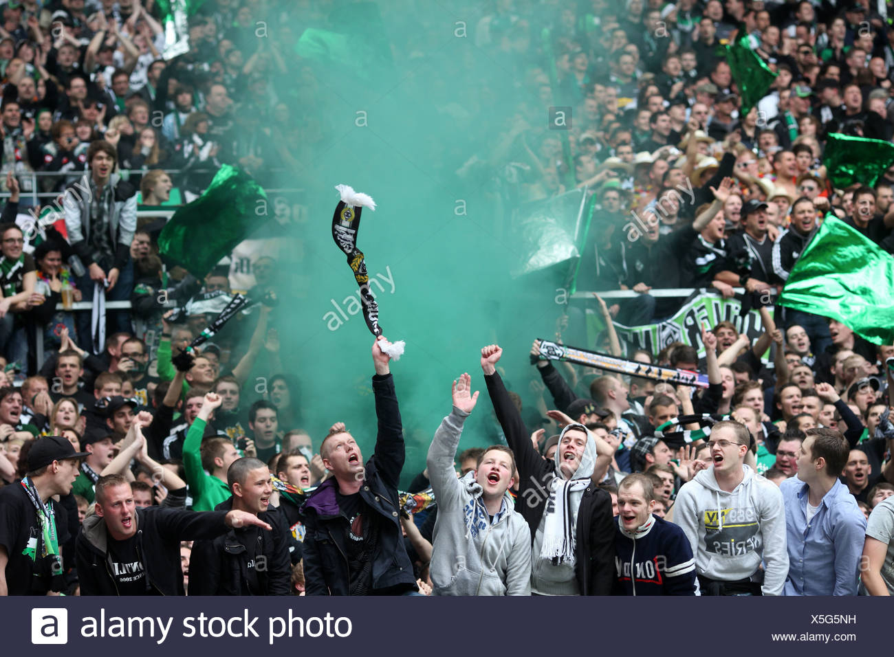 Fans Of Borussia Moenchengladbach During The Match Fsv Mainz 05 Vs Borussia Moenchengladbach Coface Arena Mainz Stock Photo Alamy