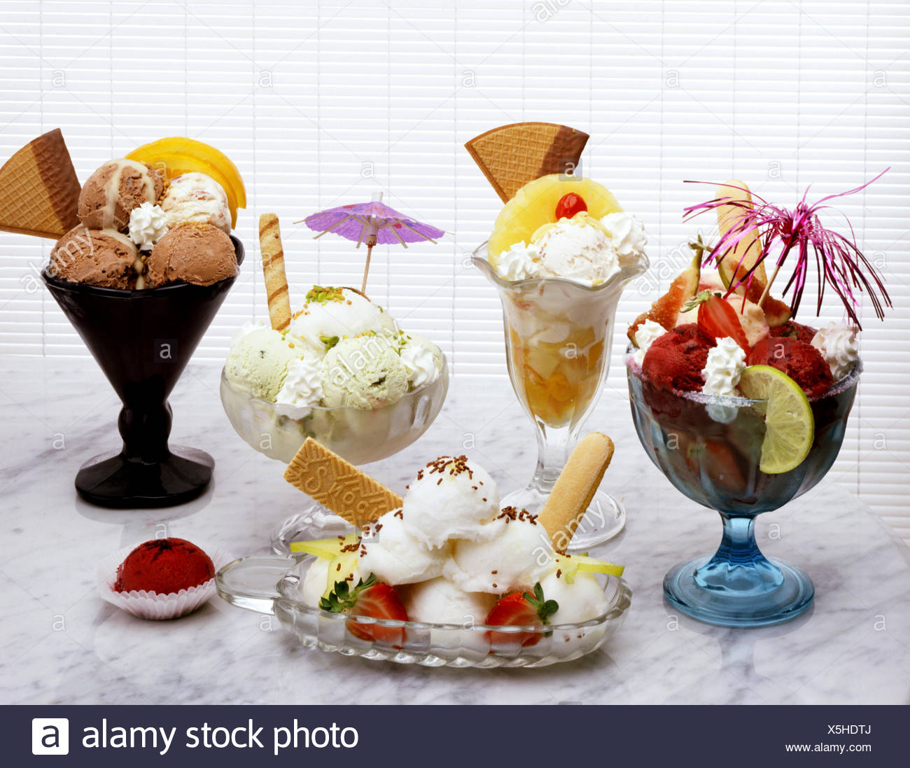 Verschiedene Schoene Eisbecher Eiscreme Eis Stock Photo Alamy