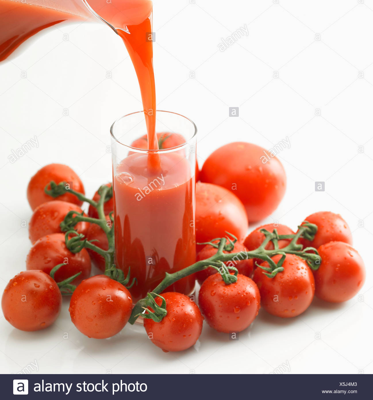 Томатный сок полезен для организма. Полезен томатный сок для печати. Томатная диета. Полезные свойства томатного сока. Томатный сок.