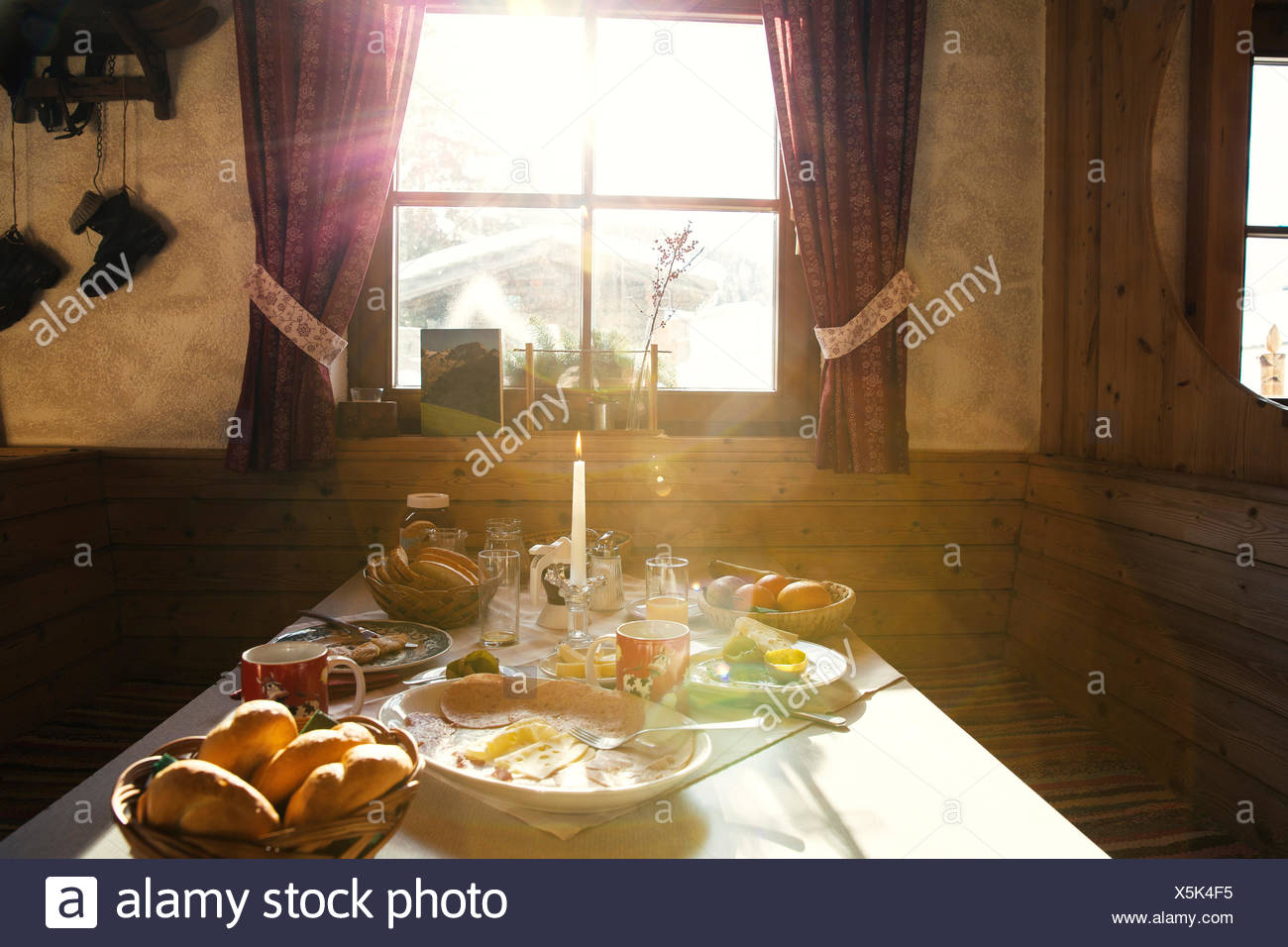Log Candle Stock Photos Log Candle Stock Images Page 2 Alamy