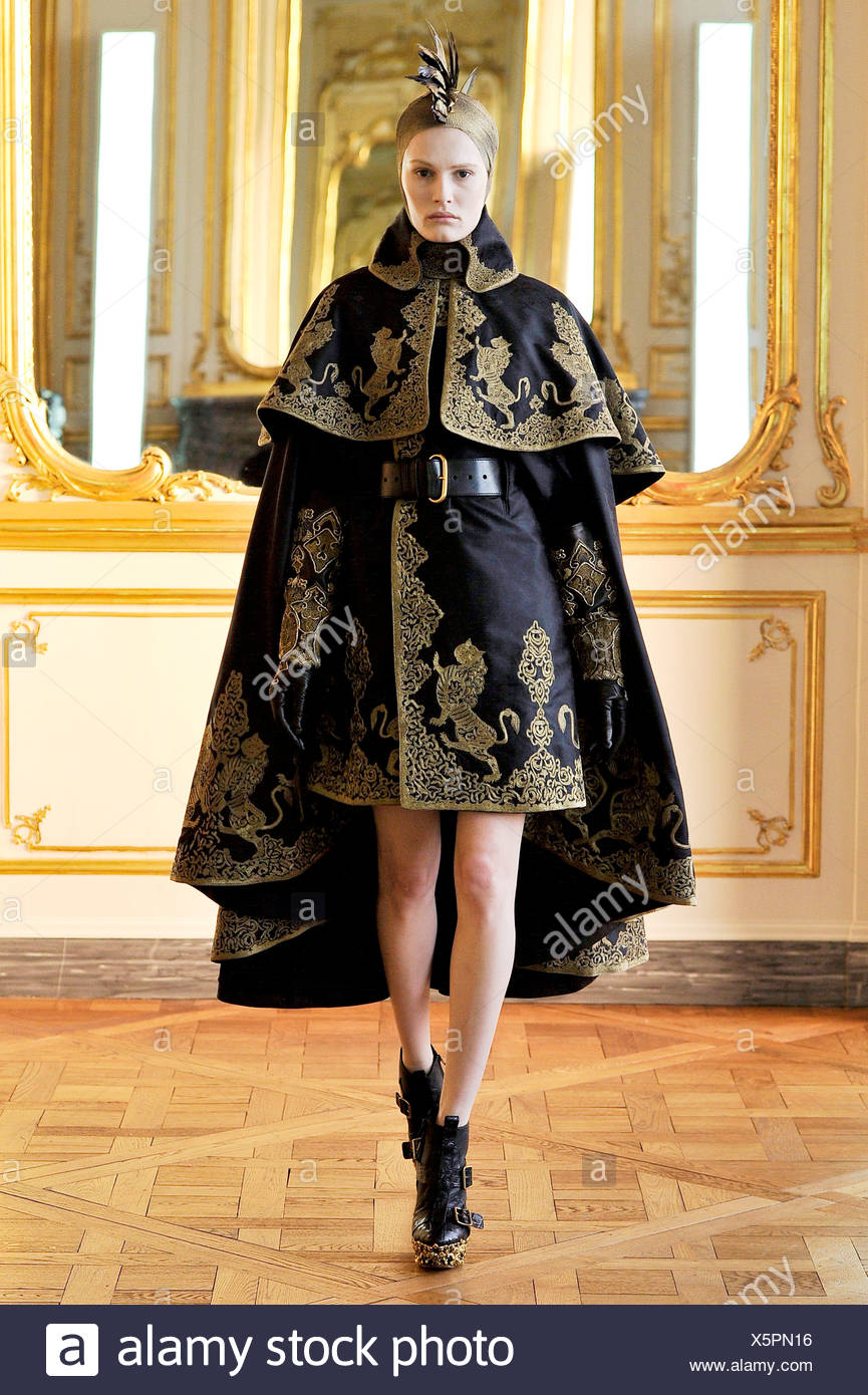Black cape coat gold embroidery 