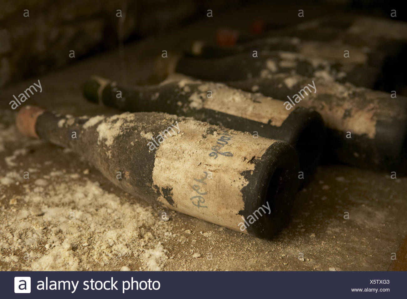 Old Bottles High Resolution Stock Photography and Images - Alamy