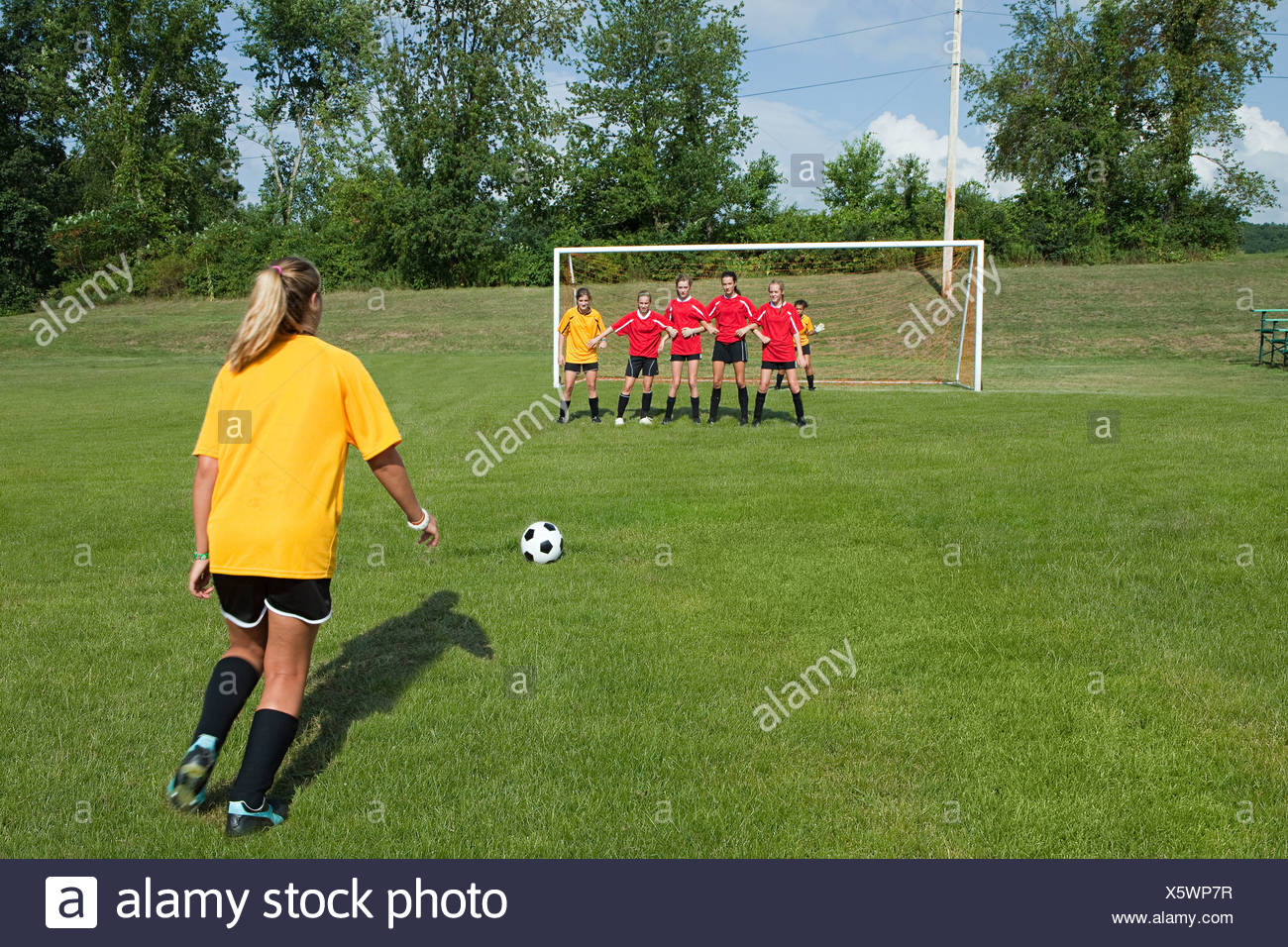 Free Kick Wall High Resolution Stock Photography And Images Alamy