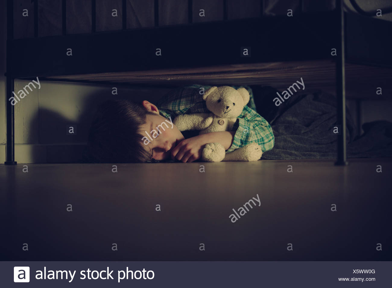 Boy Bed Scared Stock Photos & Boy Bed Scared Stock Images Alamy