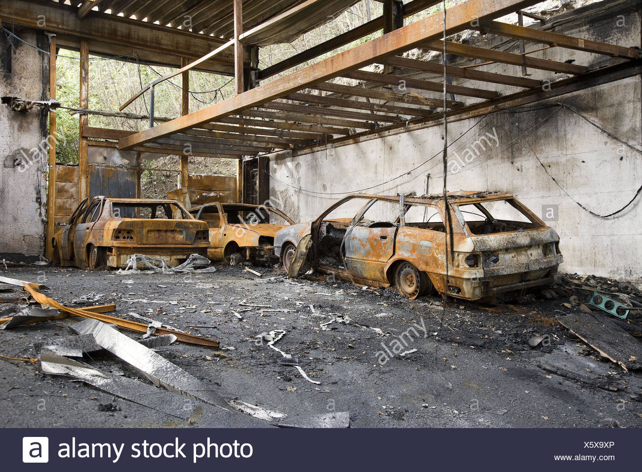 Warehouse Cars Burnt Out Stock Photo Alamy