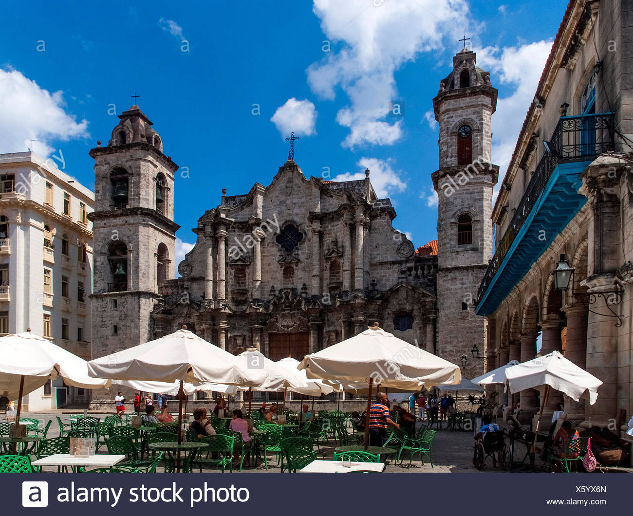 Havanna, Cuba : Plaza de la Catedral Stock Photo - Alamy