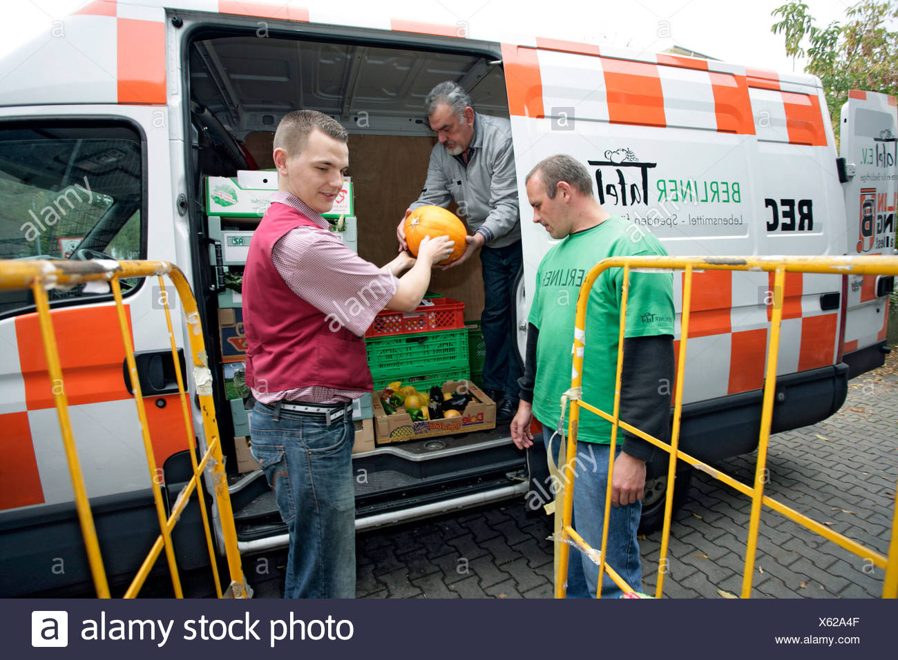 Berlin Food Bank Germany High Resolution Stock Photography and Images