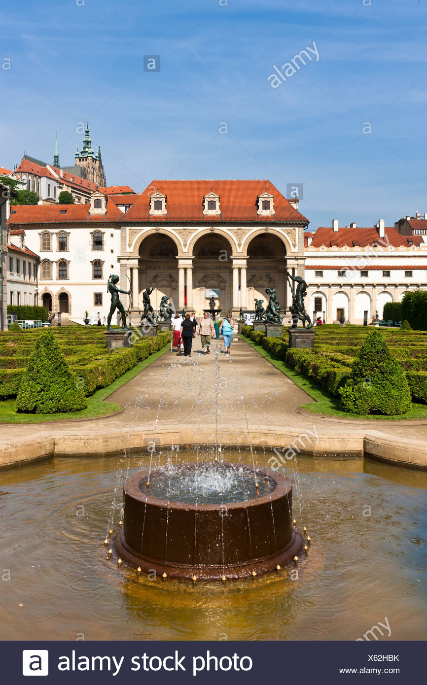 Row Of Fountains High Resolution Stock Photography and Images Alamy
