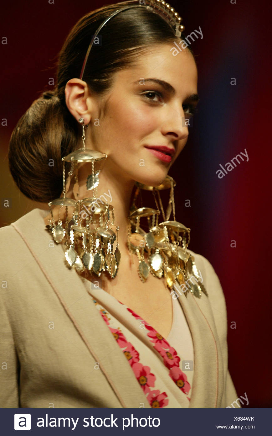 Pollini By Rifat Ozbeck Milan Spring Summer Model Brunette Hair