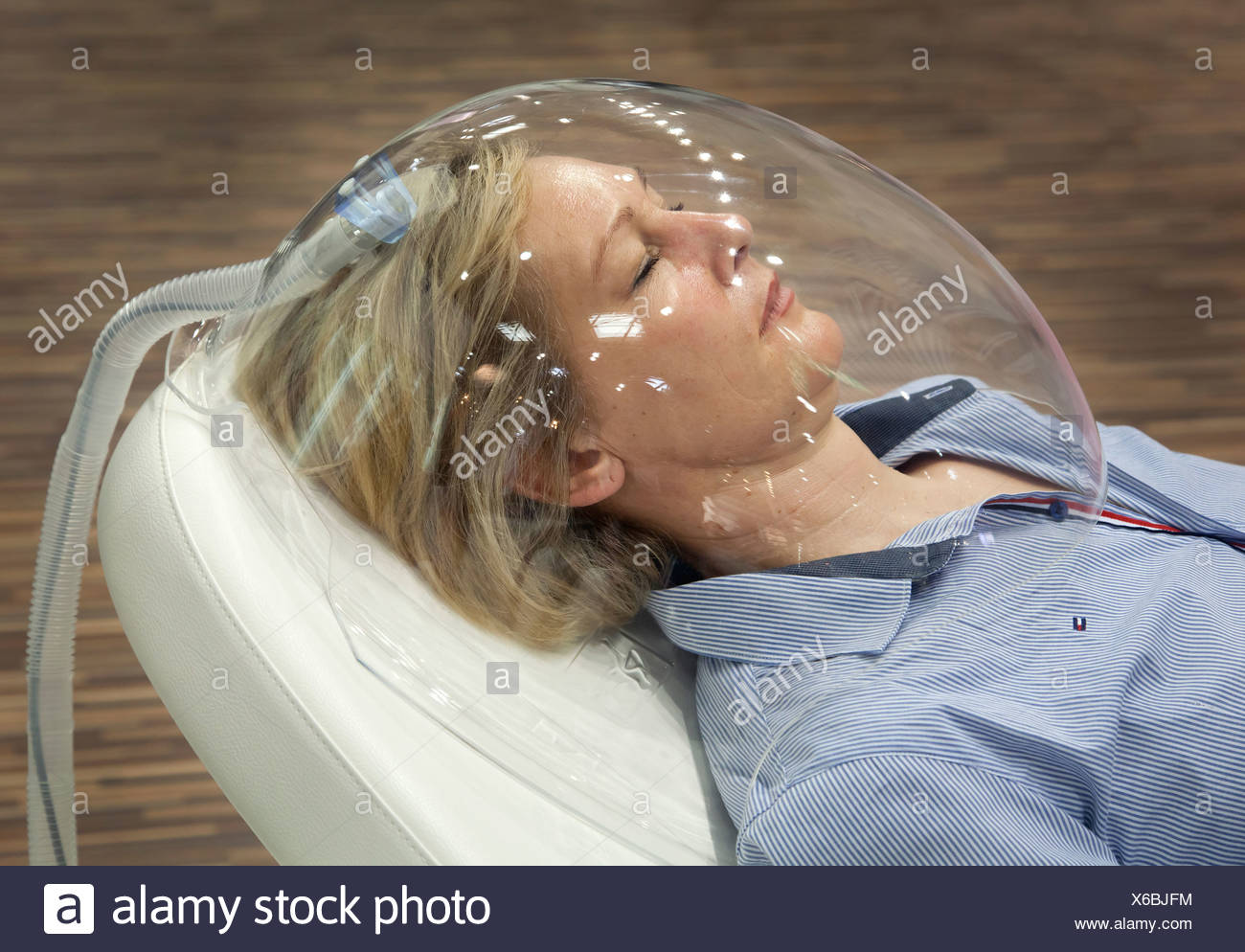 Oxygen Tent High Resolution Stock Photography and Images Alamy