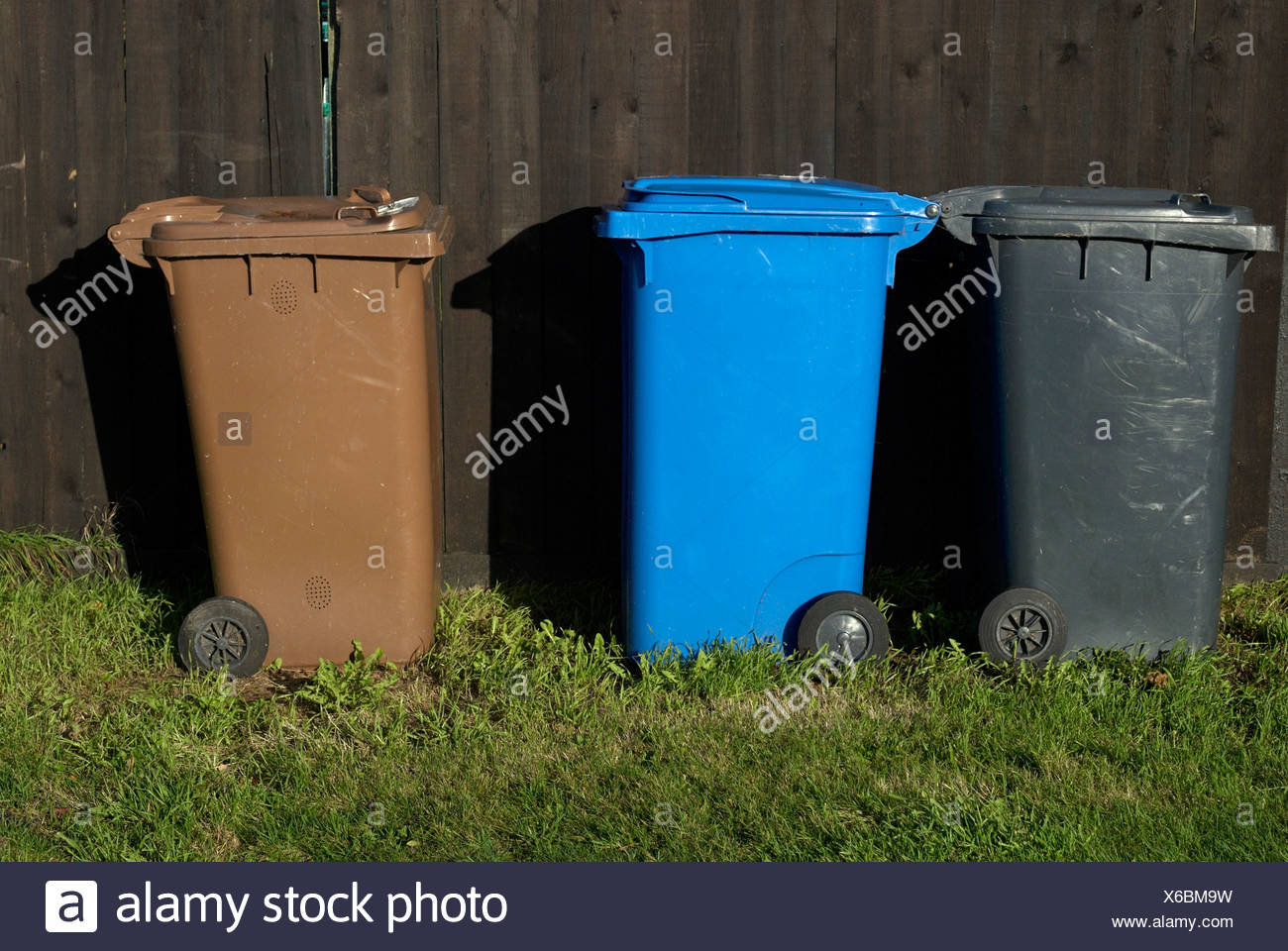 Wheelie Bin Uk Stock Photos & Wheelie Bin Uk Stock Images Alamy