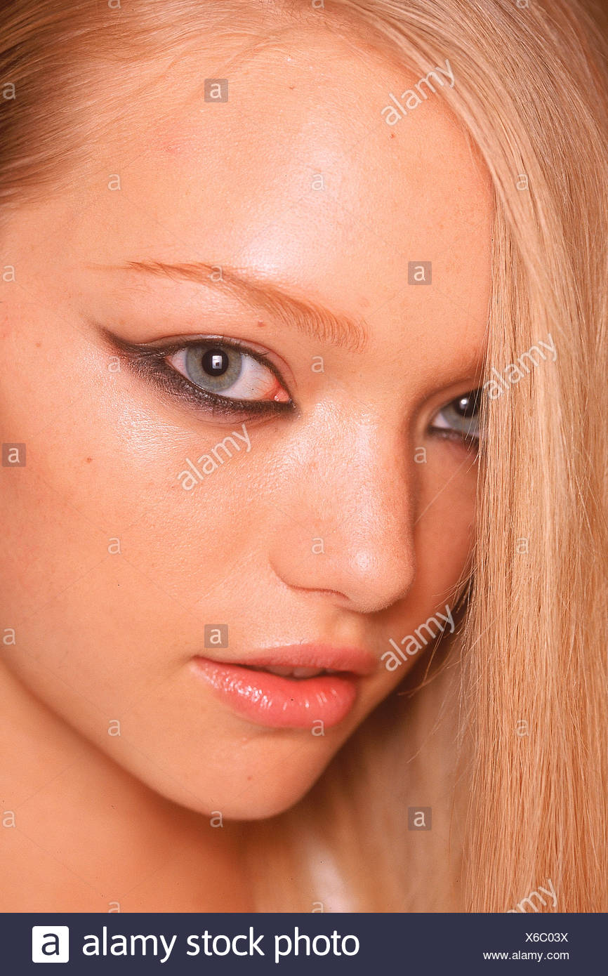 Backstage Milan Spring Summer Gucci Model Gemma Ward Blonde Hair