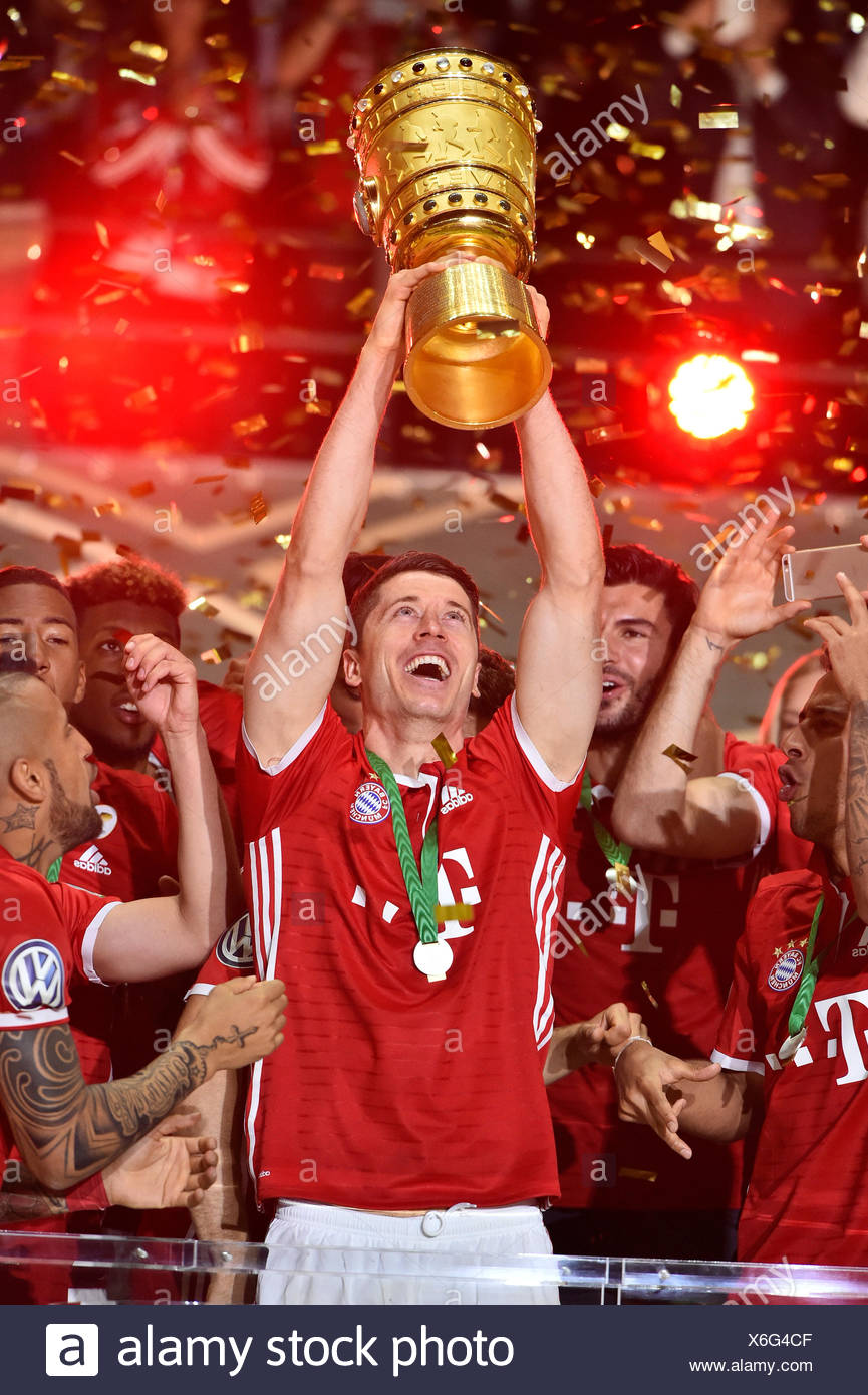 Robert Lewandowski High Resolution Stock Photography And Images Alamy