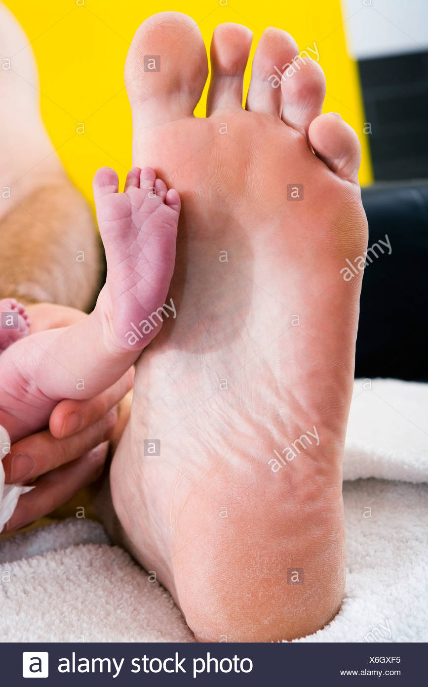 newborn baby foot size