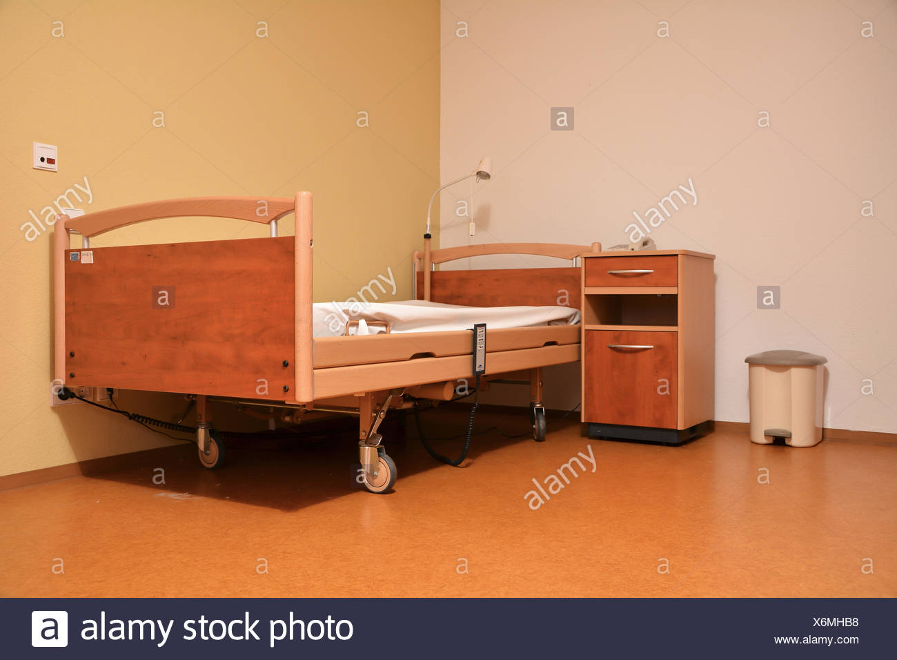 Nursing Home Bed Stock Photos & Nursing Home Bed Stock Images Alamy