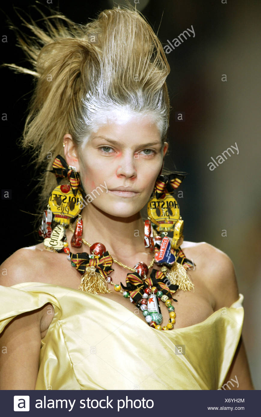 Vivienne Westwood Paris Ready To Wear Spring Summer Model Blonde