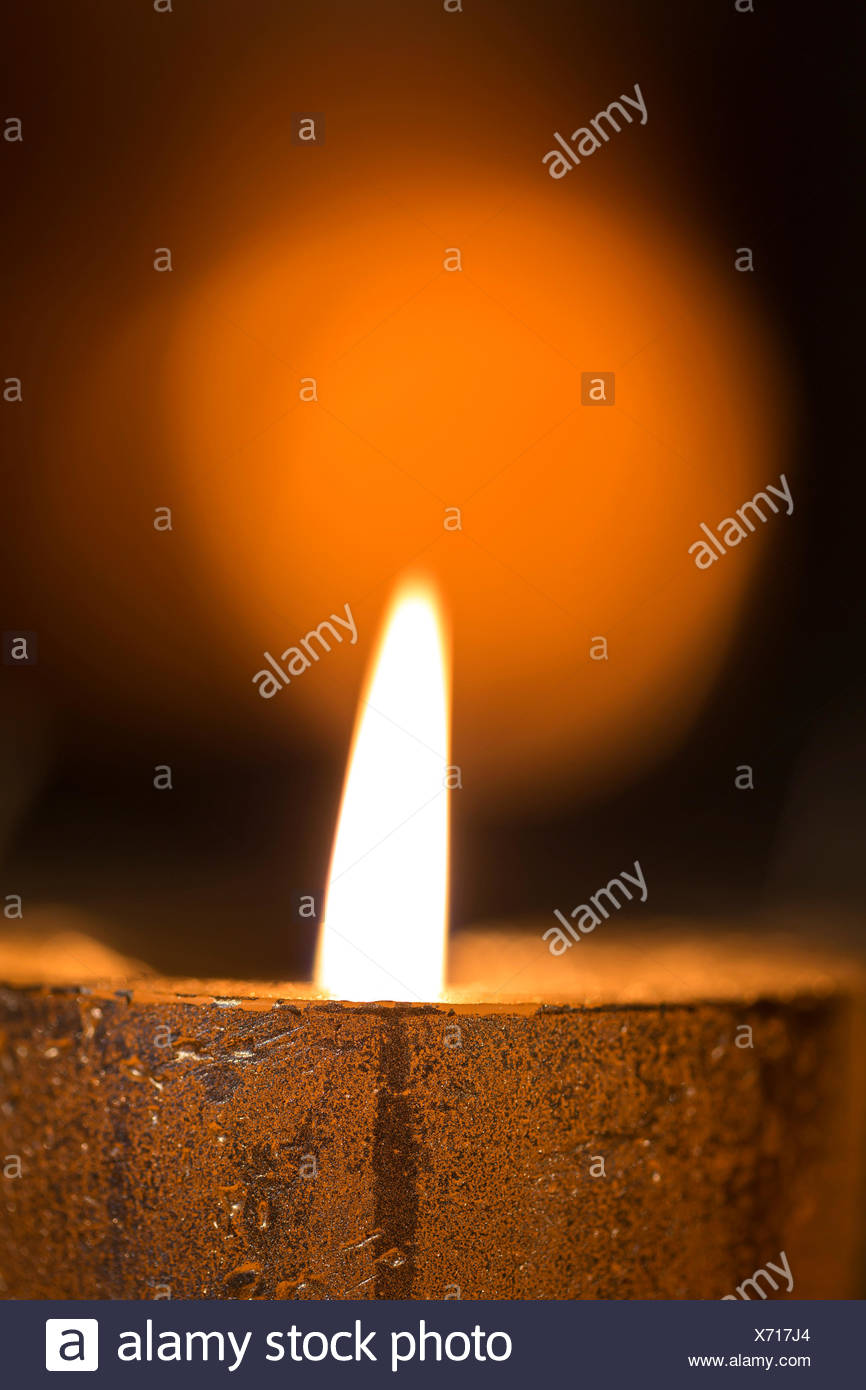 Brennende Kerze Stock Photo Alamy