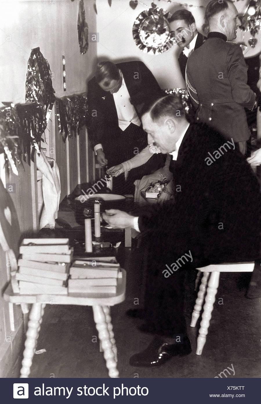 Eva Braun Adolf Hitler New Year S Party Berghof Casting Lead