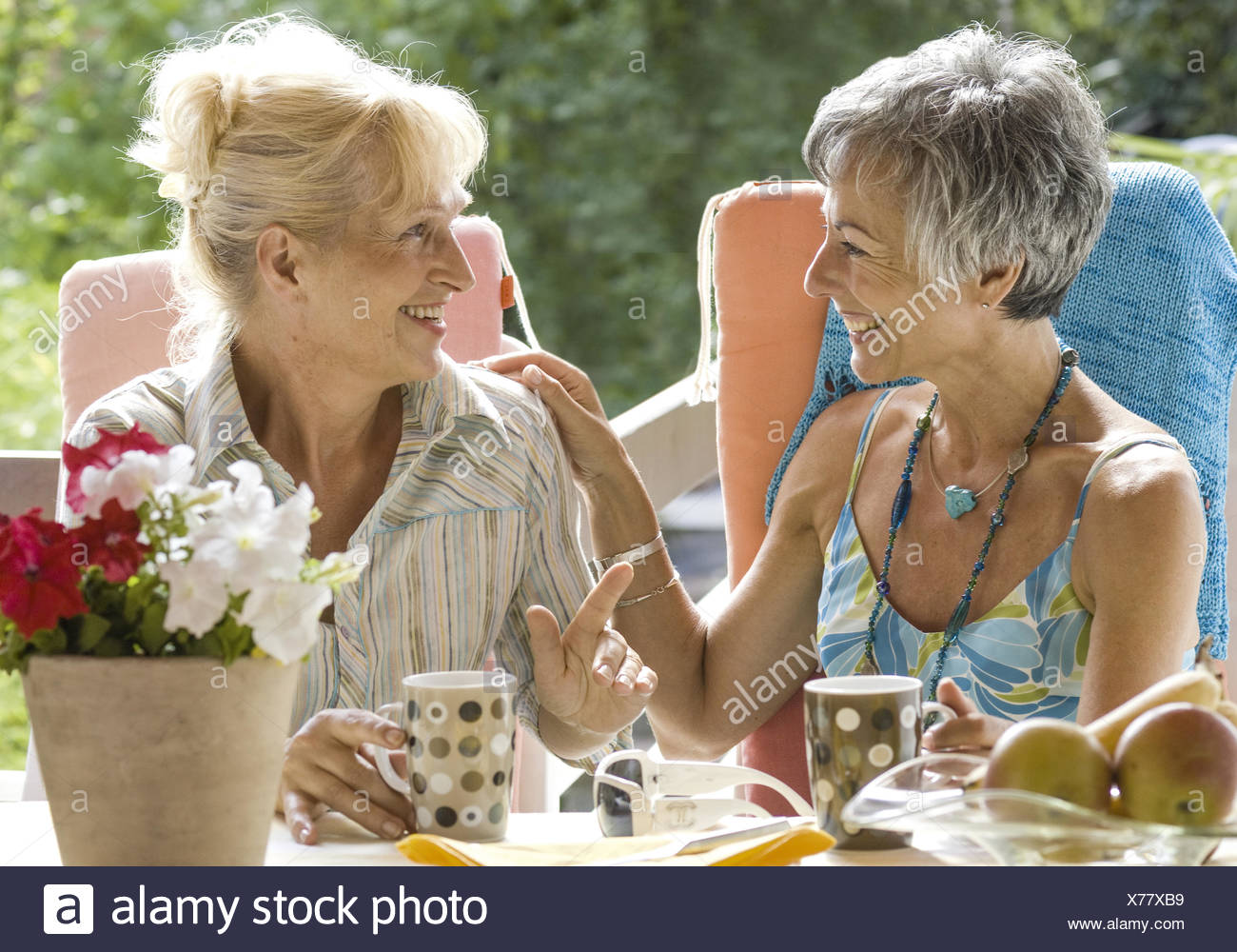 Sich Unterhalten Stock Photos & Sich Unterhalten Stock Images Alamy