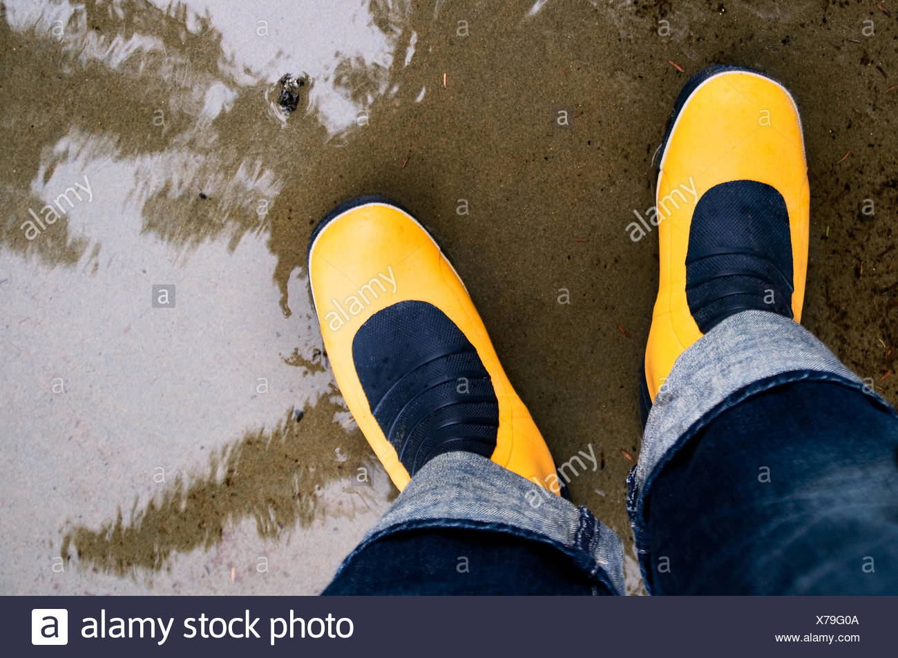 yellow rain boots canada