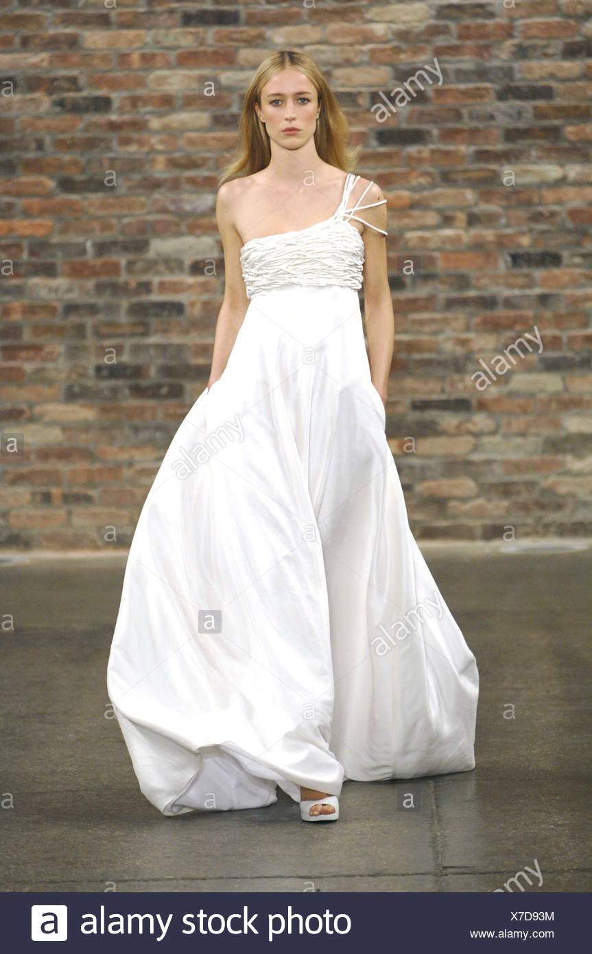 Narciso Rodriguez New York Ready To Wear Autumn Winter Model