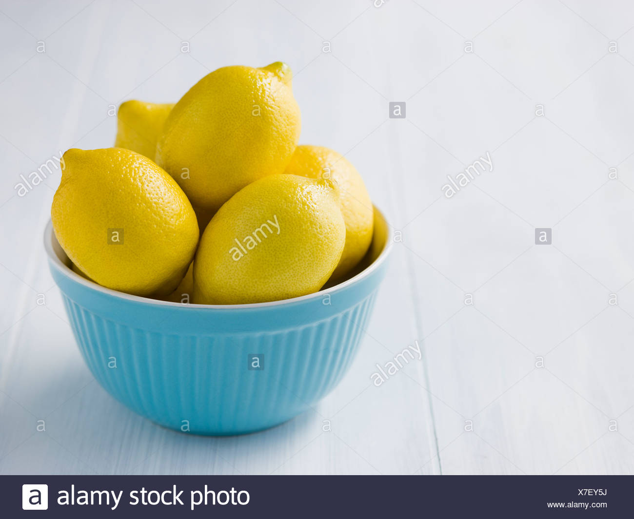 Bowl Fresh Lemons Stock Photos & Bowl Fresh Lemons Stock Images Alamy