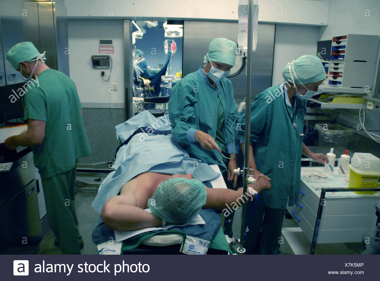 hospital op saal keepers op kleidung patient preparation 