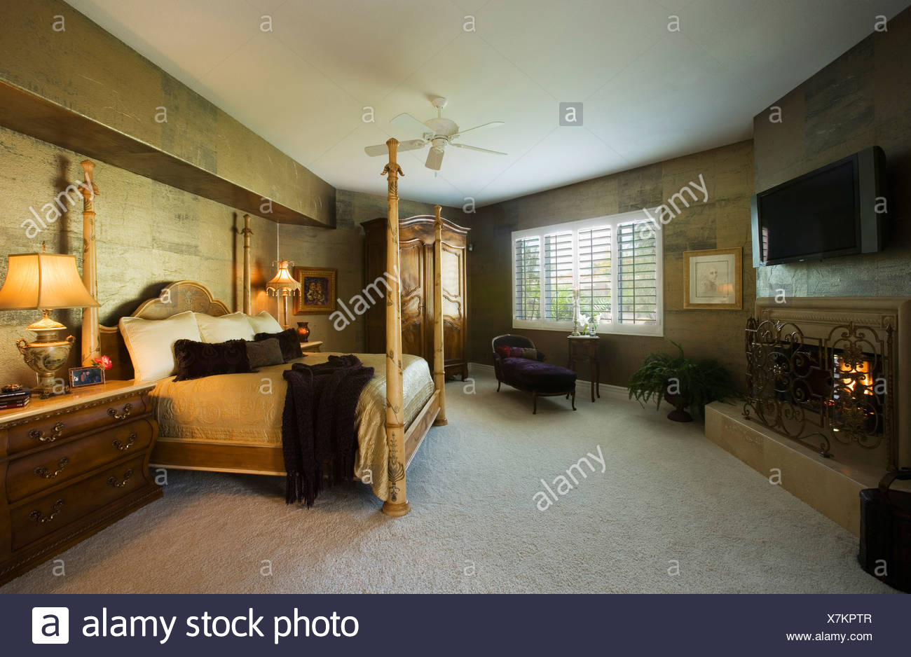 Large Master Bedroom With Four Post Bed Stock Photo