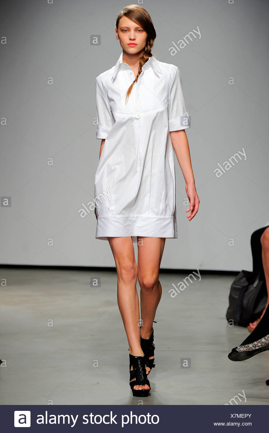 Atsuro Tayama Paris Ready To Wearspringsummer 12 Stock Photo Alamy Atsuro Tayama Paris Ready To Wearspringsummer 12 Stock Photo Alamy