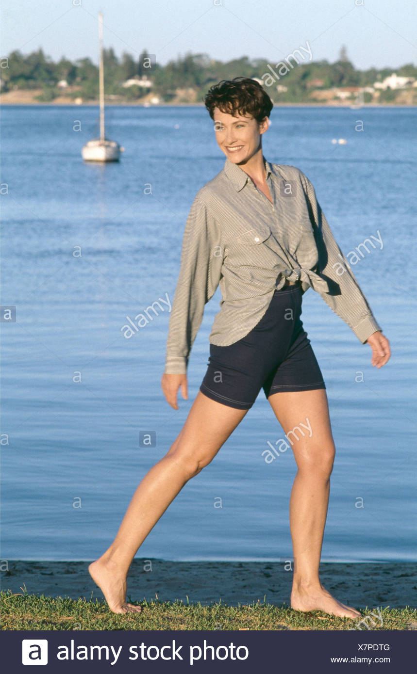 D Brunette Female Short Hair Wearing A Blue And White Gingham
