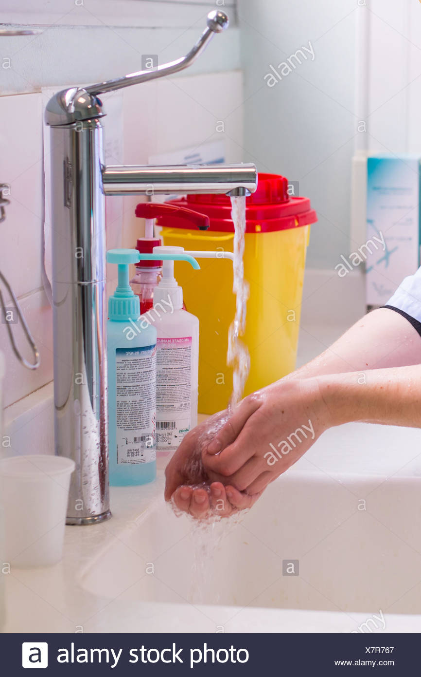 Handwashing Hospital High Resolution Stock Photography and Images Alamy
