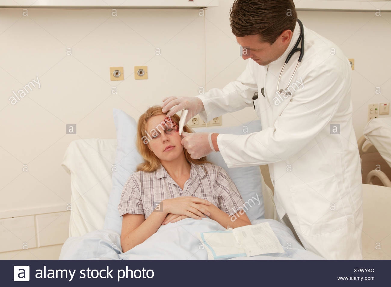 Sickbed Patient Facial Injury Doctor Association Change