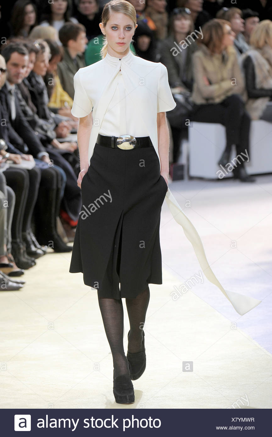black short a line skirt