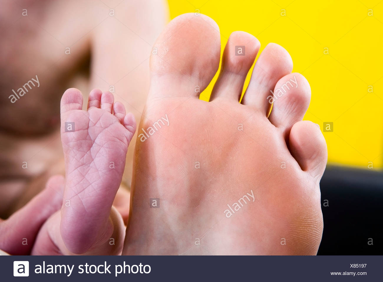 newborn baby foot size